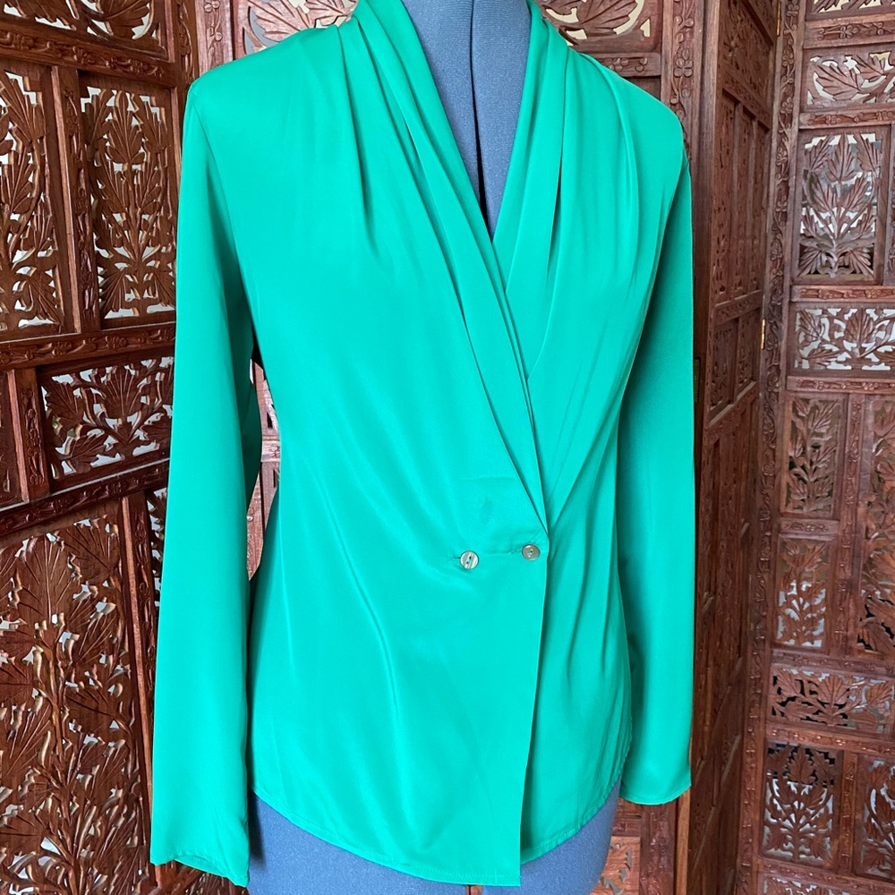 1980s VINTAGE SILK KELLY GREEN PLUNGE NECK BLOUSE
